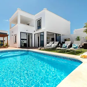 https://villa-acacia-yaiza-lanzarote.in-canary-islands.com