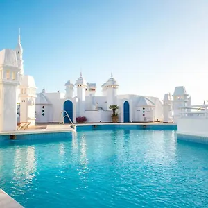 Apartment Popeye Suite: Puerto Marina Island Retreat With Rooftop Pool, Benalmadena