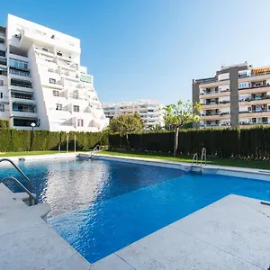 https://estiloso-apartamento-junto-arroyo-de-la-miel-y-puerto-marina.hotelsinnerja.org